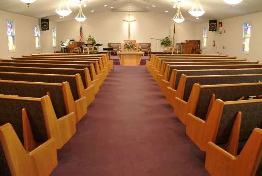 Desain Bangku Gereja Minimalis Modern dan Nyaman dari Kayu Jati