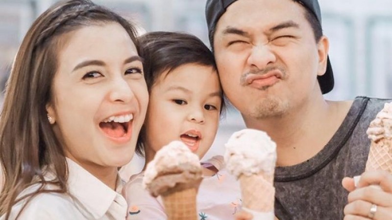 Artis-artis yang menjadi Sorotan Karena Pindah Agama Artis-artis yang menjadi Sorotan Karena Pindah Agama