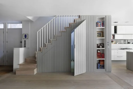 Desain Lemari Bawah Tangga Minimalis dan Praktis